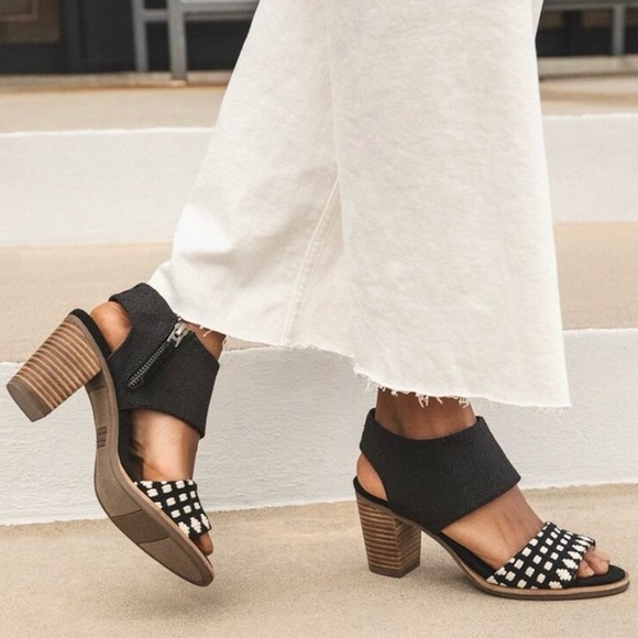 NWOT Toms Majorca Cutout Black Yarn Dye/ Global Woven Block Heel Sandals Size 5 - Picture 1 of 16